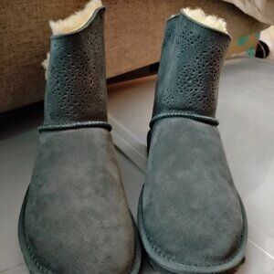 Bearpaw med. blue above ankle booties, SZ 8M, NWT